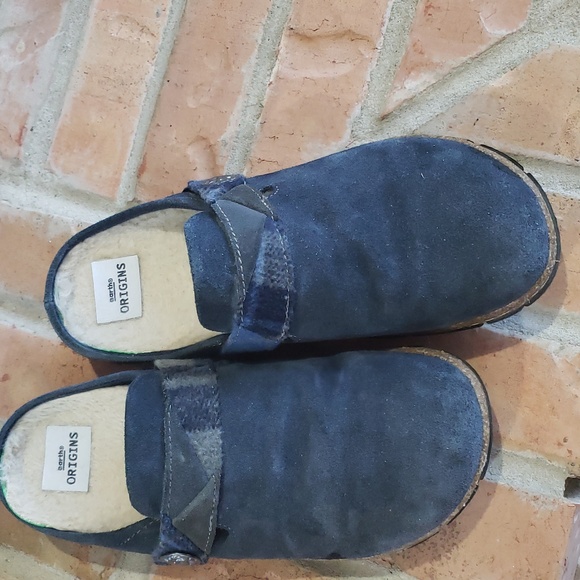 Earth Origin Clogs - Picture 2 of 5